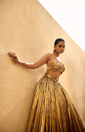 GOLD BUSTIER AND GOLD SKIRT-   DD 18