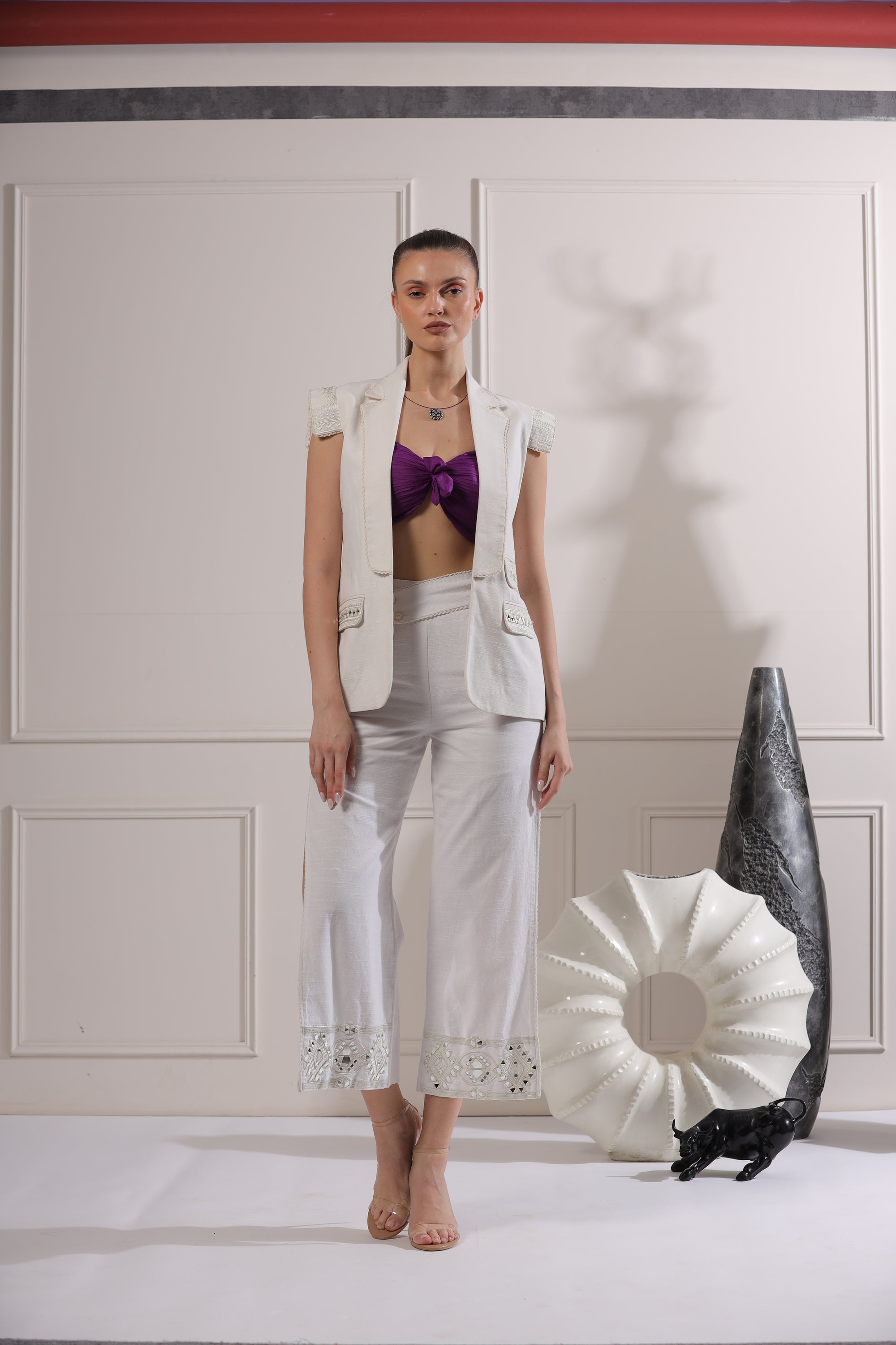 White Embroided Blazer Set -   Z9